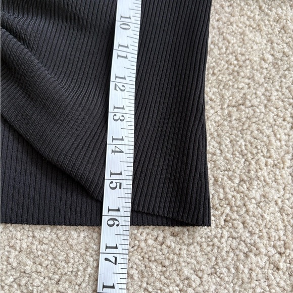 NICHOLAS black rib knit v neck gold chain detail cropped long sleeve top Medium - Picture 13 of 14